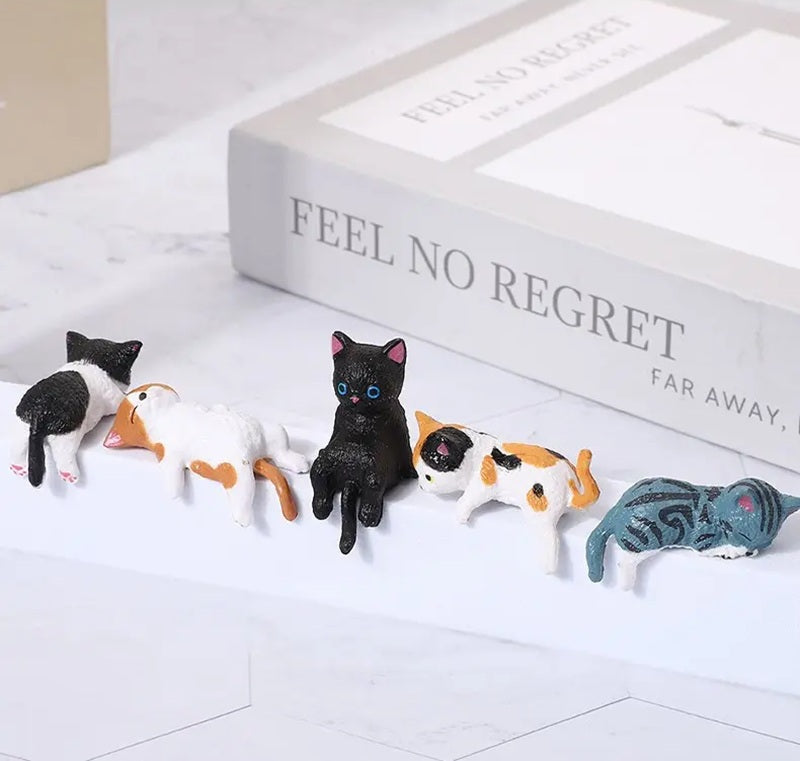 🔥Mini Cat Desk Figurines – Set Of 5 Cute Cartoon Kitty Companions